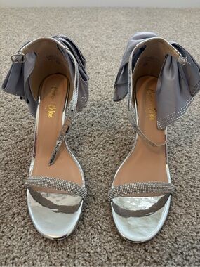 Chase + Chloe Silver Rhinestone Bow Heels Size 10